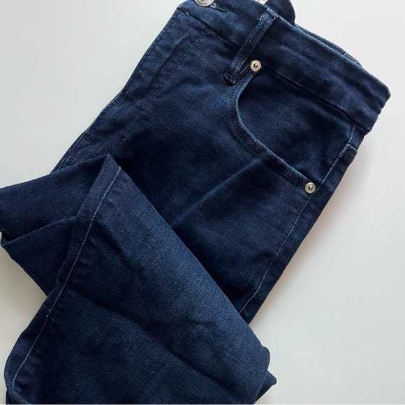 Good American • Blue 224 Good Legs Straight Crop Jeans - Picture 5 of 9
